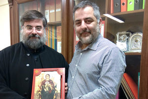 ο δήμαρχος Οροπεδίου Λασιθίου Γ. Στεφανάκης, παρουσία του Πρωτοσύγκελου της Ιεράς Μητρόπολης Πέτρας και Χερρονήσου πανοσιολογιότατου Τίτου Ταμπακάκη.