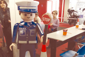 Οι μικροί μαθητές συμμετέχουν με ενθουσιασμό στις εκδηλώσεις