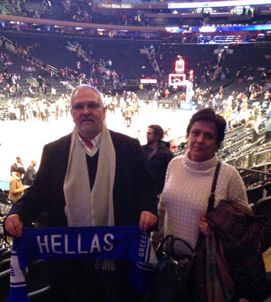 το πρώην μέλος της ΕΚΑΣΚ και στέλεχος των Πελαργών Μιχάλης Λαμπράκης στον Γιάννη Αντετοκούνμπο