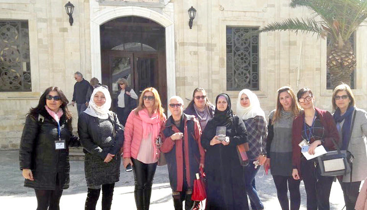 Ξενάγηση στο κέντρο της πόλης έκαναν χθες οι εθελοντές του Δήμου Ηρακλείου στους πρόσφυγες που βρίσκονται στο Ηράκλειο, στο πλαίσιο του προγράμματος φιλοξενίας της Ύπατης Αρμοστείας.