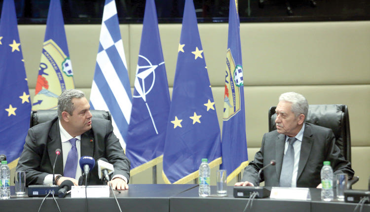Ο Φ. Κουβέλης πλαισιώνει τον Π. Καμμένο στο Υπουργείο Άμυνας