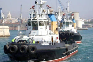 ρυμουλκό σκάφος, το οποίο εντοπίστηκε να πλέει 40 ναυτικά μίλια νότια της Ιεράπετρας