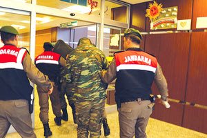 Για παράνομη είσοδο κρατούνται οι δύο Έλληνες