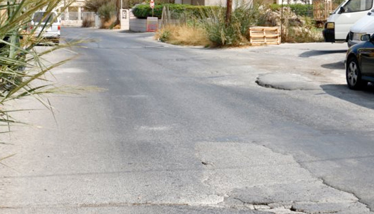 η οδική αρτηρία της Φοινικιάς είναι ένας από τους πιο προβληματικούς δρόμους του πολεοδομικού συγκροτήματος του Ηρακλείου.