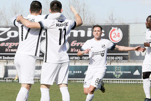 Ο Μάνος πανηγυρίζει με Παπαστεργιανό, Κουτσιανικούλη και Βουό το γκολ που πέτυχε