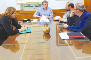 ο περιφερειάρχης Σταύρος Αρναουτάκης, υπέγραψε τη σύμβαση για τη «Συμπλήρωση- επικαιροποίηση μελετών στους οδικούς άξονες αρμοδιότητας Περιφέρειας Κρήτης»