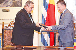 Ο Πάνος Καμμένος με τον Ρουμάνο ομόλογό του