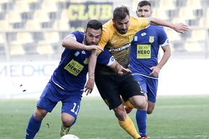 Σταμόπουλος και Ντούνης σε μονομαχία τους από το ματς Άρης-Εργοτέλης