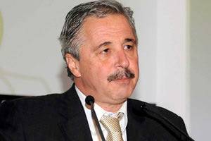 ο πρώην υπουργός Γιάννης Μανιάτης