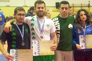 Από αριστερά τα αδέλφια Δαμιανάκη, ο προπονητής του Μίνωα κ. Χριστόφορος και η Ψαλιδάκη