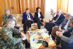 Με τους γονείς του λοχία Κούκλατζη συναντήθηκε ο αναπληρωτής υπουργός Εθνικής Άμυνας Φώτης Κουβέλης