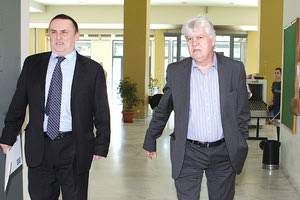 Οι κ.κ. Στράτος και Γκαγκάτσης κατά την προσέλευσή τους στη συνάντηση με τον υφυπουργό αθλητισμού