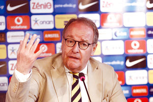 Συνέντευξη παραχώρησε ο εκπρόσωπος της ΦΙΦΑ Χέμπερτ Χούμπελ άφησε ανοιχτό το ενδεχόμενο για Grexit.