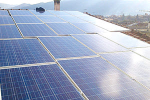 στέγη με φωτοβολταϊκά