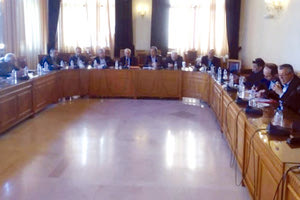 συνεδρίασαν οι δήμαρχοι της Κρήτης, με τη συμμετοχή δημοτικών παρατάξεων των στελεχών του ΟΑΚ και της Διεύθυνσης Υδάτων της Αποκεντρωμένης για την δραματική έλλειψη νερού στο νησί.