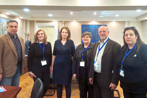 Είδαν την υφυπουργό… οι τρίτεκνοι