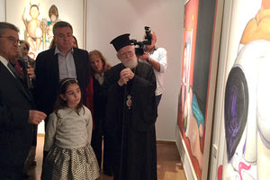 ο περιφερειάρχης Σταύρος Αρναουτάκης κατά τη διάρκεια εγκαινίων της έκθεσης έργων Διαμαντοπούλου που ανήκουν στη συλλογή του Ζαχαρία Πορταλάκη.