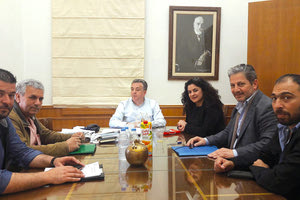 ο δήμαρχος Δήμου της Γόρτυνας κ. Ν. Σχοναράκης με τον περιφερειάρχη Κρήτης κ. Σταύρο Αρναουτάκη, στο πλαίσιο συνάντησης που πραγματοποίησαν για τον σκοπό αυτό.