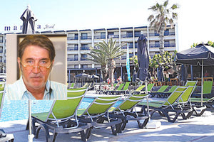 Ανακατατάξεις στην τουριστική αγορά ενόψει μιας πολύ καλής σεζόν. Μεγάλοι τουρ οπερέιτορ εκτιμούν ότι η αυξημένη ζήτηση θα οδηγήσει σύντομα σε έλλειψη κρεβατιών, ενώ τα ξενοδοχεία θα φουλάρουν από τον Ιούνιο έως τον Σεπτέμβριο. Υψηλές θα είναι όμως οι πληρότητες και τον Μάιο, αλλά και τους μήνες Οκτώβριο και Νοέμβριο. Εντωμεταξύ τη διαχείριση του ξενοδοχείου “Μαρίνα” στις Γούβες, της οικογένειας Ζαμπετάκη, δυναμικότητας 1.000 κλινών αναλαμβάνει έναντι μισθώματος για 10 χρόνια η οικογένεια του τουριστικού επιχειρηματία Μανόλη Παπακαλιάτη που έχει στην ιδιοκτησία της τα “Ζευς Hotels”. Όπως είπε στην “Π” ο κ. Παπακαλιάτης, στη μονάδα των 380 δωματίων έχουν γίνει ήδη κάποιες ανακαινίσεις και το ξενοδοχείο ανοίγει στα τέλη Απριλίου  υπό τη νέα διοίκηση. Το εστιατόριο Isla στις Γούβες εντάσσεται στη λειτουργία του ξενοδοχείου “Μαρίνα” και αναβαθμίζεται. Με το Isla Επιπλέον, αποφασίστηκε να ενταχθεί στη λειτουργία του ξενοδοχείου και το εστιατόριο Isla, που βρίσκεται απέναντι από το ξενοδοχείο, ακριβώς δίπλα στη θάλασσα. “Αποφασίσαμε να το αναβαθμίσουμε και να το ανοίξουμε όχι μόνο για τους πελάτες του “Μαρίνα” αλλά και για όποιον θέλει να το επισκεφθεί όπως γινόταν μέχρι τώρα” ανέφερε ο επιχειρηματίας. Υπό γερμανική «ομπρέλα» το Zorbas Στην “ομπρέλα” του τουρ οπερέιτορ γερμανικών συμφερόντων Alltours, Allsun, βρίσκεται οριστικά πλέον το ξενοδοχείο Zorbas στον Ανισσαρά Χερσονήσου που έγινε αντικείμενο δικαστικής διαμάχης μεταξύ των τουριστικών επιχειρηματιών Μανόλη Παπακαλιάτη και Μιχάλη Βαμιεδάκη. Οι πληροφορίες αναφέρουν ότι οι εμπλεκόμενοι σύντομα βάζουν τις τελικές υπογραφές και έτσι το ξενοδοχείο θα ανήκει πλέον ιδιοκτησιακά στην Alltours. Σε συμφωνία κατέληξε η δικαστική διαμάχη μεταξύ Μανόλη Παπακαλιάτη και Μιχάλη Βαμιεδάκη για το “Ζορμπάς”. Η εκκρεμότητα Αυτό ωστόσο που παραμένει σε εκκρεμότητα είναι η διευθέτηση των οικονομικών απαιτήσεων της οικογένειας Παπακαλιάτη αναφορικά με αυτή την αγοραπωλησία. Το Zorbas village ανοίγει φέτος υπό τη νέα διοίκηση. Αποτελείται από 223 δωμάτια, χτισμένα ώστε να θυμίζουν κρητικό χωριό, περιτριγυρισμένα από κήπους με φοίνικες και με θέα στο Κρητικό Πέλαγος. Διαθέτει εξωτερική και εσωτερική πισίνα, γήπεδα τένις, μίνι ποδοσφαίρου και εγκαταστάσεις τοξοβολίας και πινγκ πονγκ, γυμναστήριο, σάουνα και υδρομασάζ, καθώς και  εστιατόρια με μεσογειακή κουζίνα.