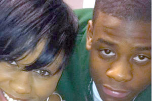 Η δυστυχής μάνα Sharon Matthews με τον γιο της σε ευτυχισμένες στιγμές