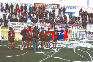 Ευφάνταστα πανό και εκδηλωτικοί φίλαθλοι στην κερκίδα του Τηγανίτη