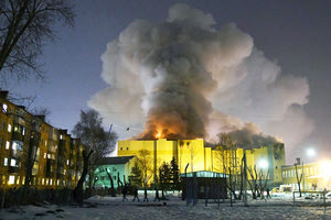 μία από τις μεγαλύτερες πυρκαγιές των τελευταίων 100 χρόνων που εκδηλώθηκε σε εμπορικό κέντρο της πόλης Κεμέροβο στη Σιβηρία.