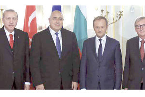 Παγωμένα χαμόγελα χθες το βράδυ στη Βάρνα