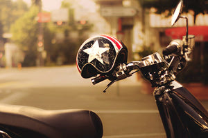 η μη χρήση προστατευτικού κράνους στην μηχανή