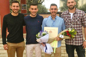 Ο ποδοσφαιριστής του Εργοτέλη  Γιάννης Μπουτσάκης ο οποίος πήρε το πτυχίο του Παιδαγωγικού Τμήματος Δημοτικής Εκπαίδευσης από το Πανεπιστήμιο Ρεθύμνου.