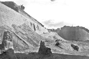 ΦΩΤΟ ΗΜΕΡΑΣ: Πριν κατεδαφιστεί ο προμαχώνας...