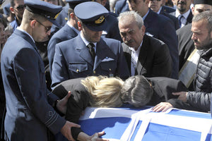 Ράγισαν και οι πέτρες στην κηδεία του σμηναγού Γιώργου Μπαλταδώρου