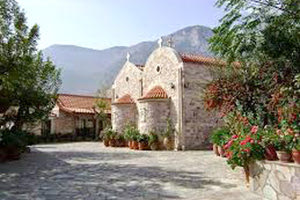 Μονή της Αγίας Ειρήνης μετά τον Κρουσώνα.