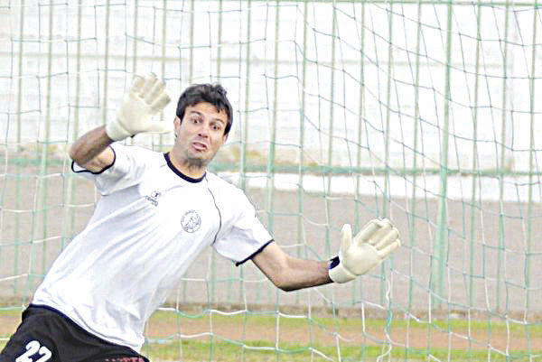 ο τερματοφύλακας της ομάδας της βόρειας Πιερίας, Αιγινιακός Θανάσης Τόλιος.