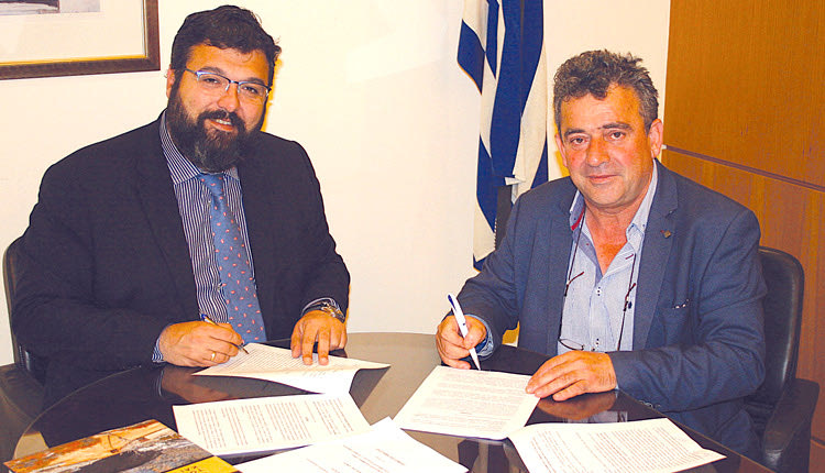 ο υφυπουργός Πολιτισμού και Αθλητισμού Γιώργος Βασιλειάδης υπέγραψε χθες προγραμματική σύμβαση με τον δήμαρχο Ανωγείων Μανώλη Καλλέργη, προκειμένου να συντηρηθούν οι δομές του Δημοτικού Σταδίου 