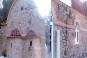 ΦΟΥΡΝΟΦΑΡΑΓΓΟ: Στην Κουλουρίδα, στην αγριάδα των Αστερουσίων βρίσκεται το παλιό, γραφικό εκκλησάκι του Αγίου Γεωργίου. 