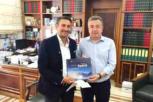 Για τη στήριξη και την ανάδειξη του ναυταθλητισμού στην Κρήτη συζήτησαν ο περιφερειάρχης Κρήτης Σταύρος Αρναουτάκης και ο χρυσός ολυμπιονίκης Νίκος Κακλαμανάκης. 