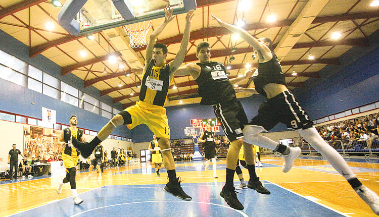 οι έφηβοι στο Φιλωνίδειο στη Χερσόνησο...