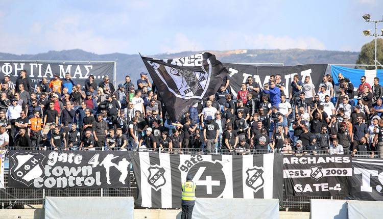  Η κερκίδα του ΟΦΗ στο γήπεδο των Περιβολίων