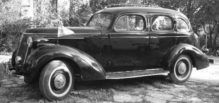 Το αυτοκίνητο του Στρατηγού Κράιπε. Εγκαταλείφθηκε από τους Πάτρικ Λη Φέρμορ και Γιώργη Τυράκη σε αγροτική τοποθεσία του χωριού Χελιανά Μυλοποτάμου για να παραπλανηθούν οι Γερμανοί στις έρευνές τους