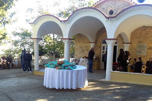 Πανηγυρίζει το γραφικό εκκλησάκι του Αγ. Γεωργίου στα Αστερούσια