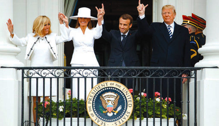  Ο Ντόναλντ Τραμπ υποδέχθηκε τον Εμανουέλ Μακρόν στο οβάλ γραφείο 