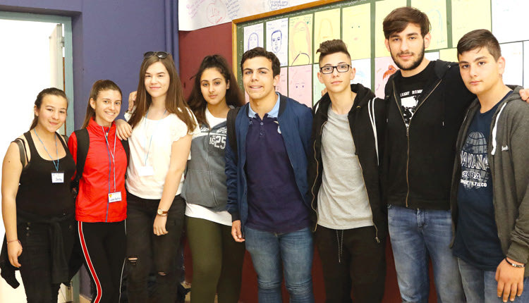 Οι μαθητές ανοίγουν τα σπίτια τους και τις καρδιές τους σε συμμαθητές τους από την Αυστρία, την Ισπανία, την Ιταλία και την Πορτογαλία.