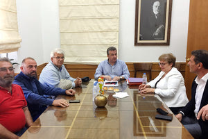 Την επέκταση των αρδευτικών δικτύων σε μία από τις πλέον εύφορες περιοχές του Ρεθύμνου συζήτησε αντιπροσωπεία της περιοχής με τον περιφερειάρχη Κρήτης Σταύρο Αρναουτάκη.