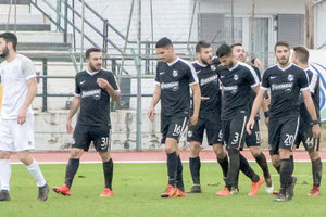 Οι παίκτες του ΟΦΗ πανηγυρίζουν τη νίκη στο Αίγιο