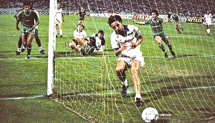 ο Παναθηναϊκός τον Δεκέμβριο του 1987 με τη Χόνβεντ στη Βουδαπέστη