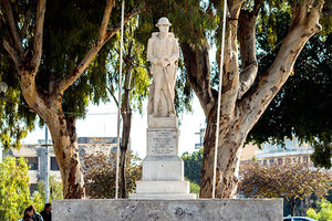 στο μνημείο του Άγνωστου Στρατιώτη