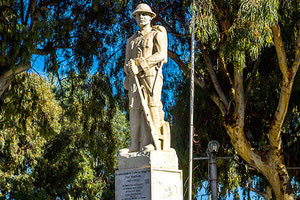 στο μνημείο του Άγνωστου Στρατιώτη