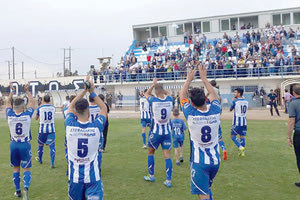 Oι παίκτες του Ηροδότου πανηγυρίζουν με τον κόσμο τη νίκη