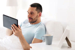 Βλέπουν τις εξετάσεις από το… internet