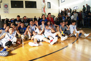 Πανηγυρίζει για τον 17ο ιστορικό του τίτλο